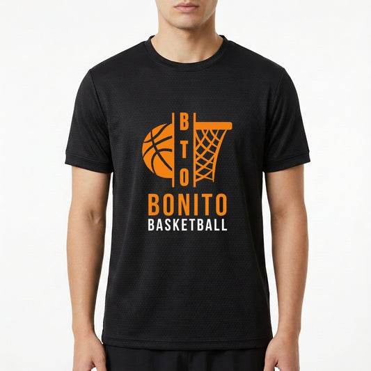 Camiseta com estampa frontal de uma bola de basquete próxima a um aro de cesta, com palavras estilizadas formando "Bonito Basketball".