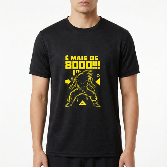 Camiseta com estampa frontal de uma silhueta de personagem em pose de luta, acompanhada da frase "É mais de 8000!!!" e elementos geométricos.