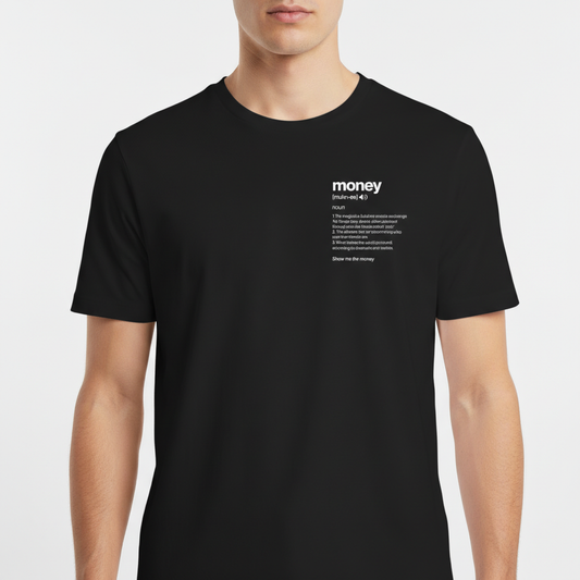 Camiseta com estampa frontal de texto descrevendo a definição da palavra "money", incluindo pronúncia, um ícone de som e três sentidos contextualizados.
