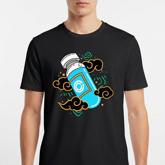 Camiseta com estampa frontal de frasco estilizado com logotipo centralizado, envolto por padrões de nuvens arrojadas e elementos geométricos vibrantes.