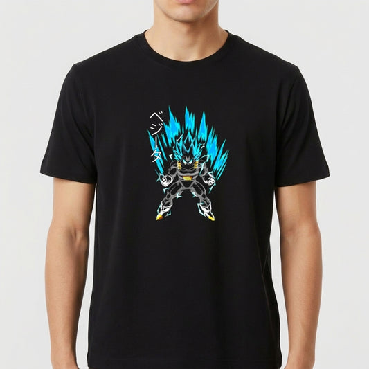 Camiseta com estampa frontal de guerreiro em postura poderosa, cercado por chamas ascendentes vibrantes, irradiando força e intensidade.