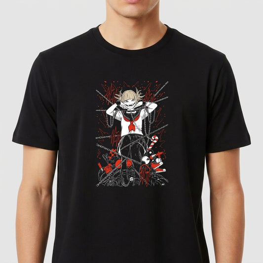 Camiseta com estampa frontal de uma figura estilizada com cabelo curto e expressão confiante, rodeada de elementos gráficos em linhas diagonais e formas abstratas.