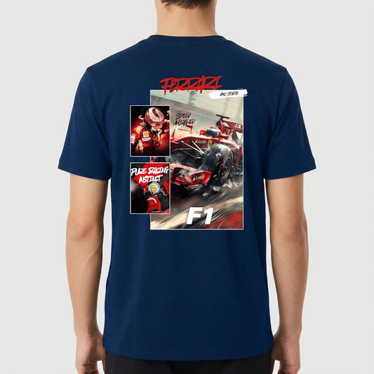 Camiseta com estampa traseira de corrida de F1, incluindo piloto, carro em alta velocidade, logotipo da Ferrari e textos "Speed Master" e "Pure Racing Instinct".
