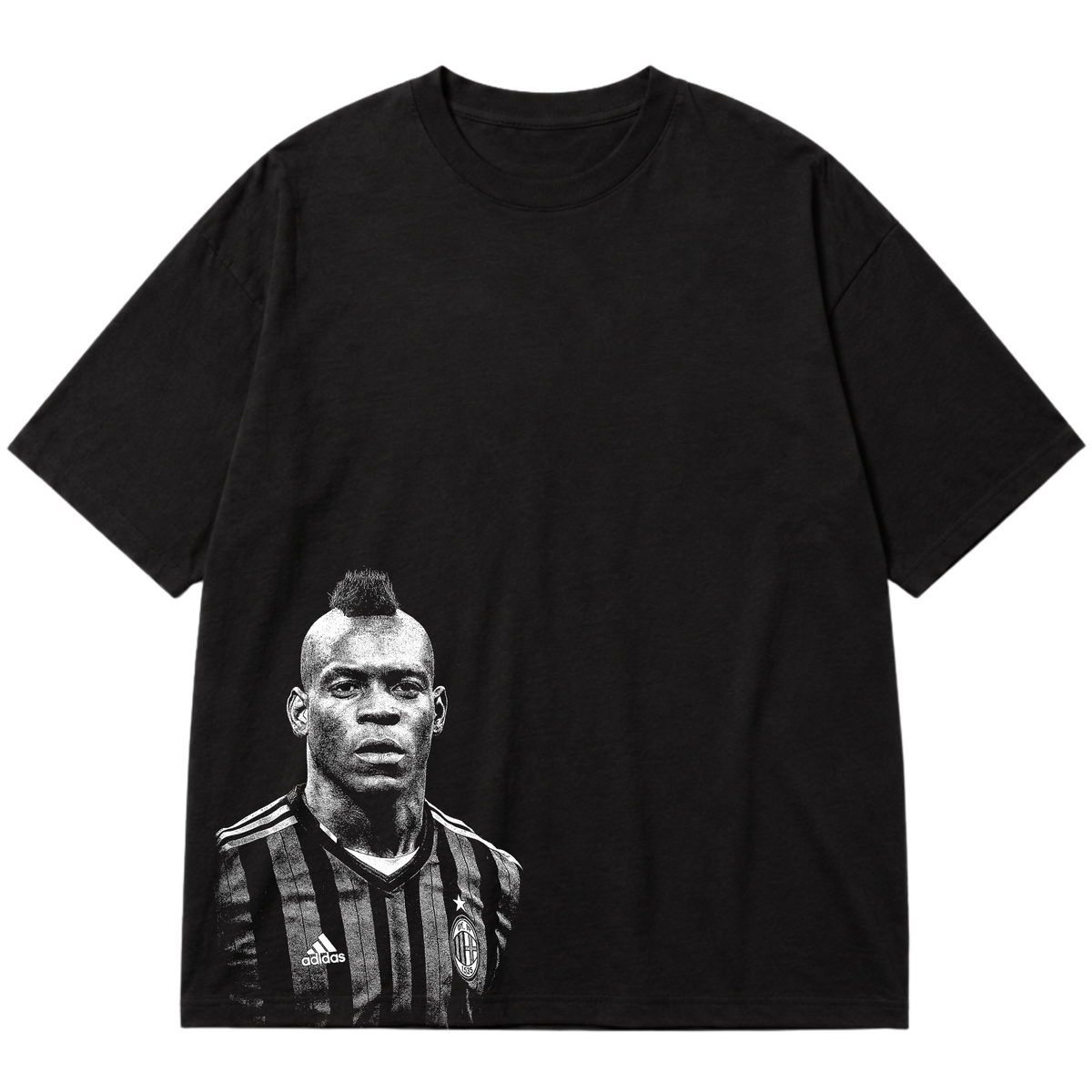 "Ícone dos gramados, eternizado no streetwear." Oversized Premium 96% algodão 4% Elastano