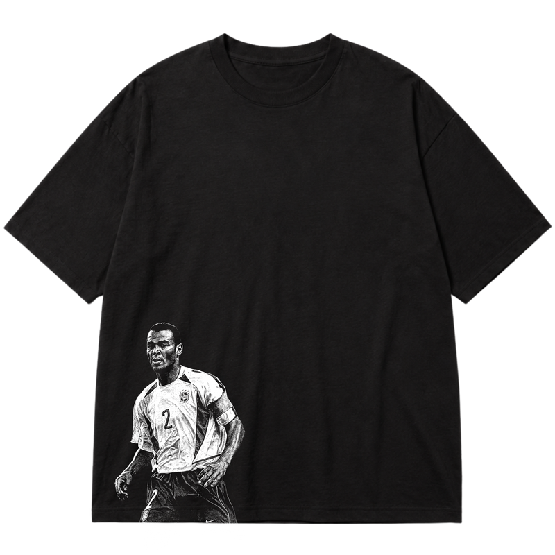 "Ícone dos gramados, eternizado no streetwear." Oversized Premium 96% algodão 4% Elastano