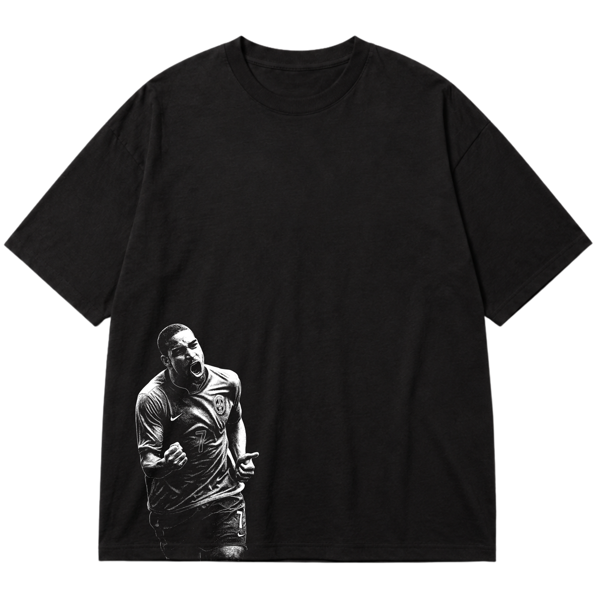 "Ícone dos gramados, eternizado no streetwear." Oversized Premium 96% algodão 4% Elastano