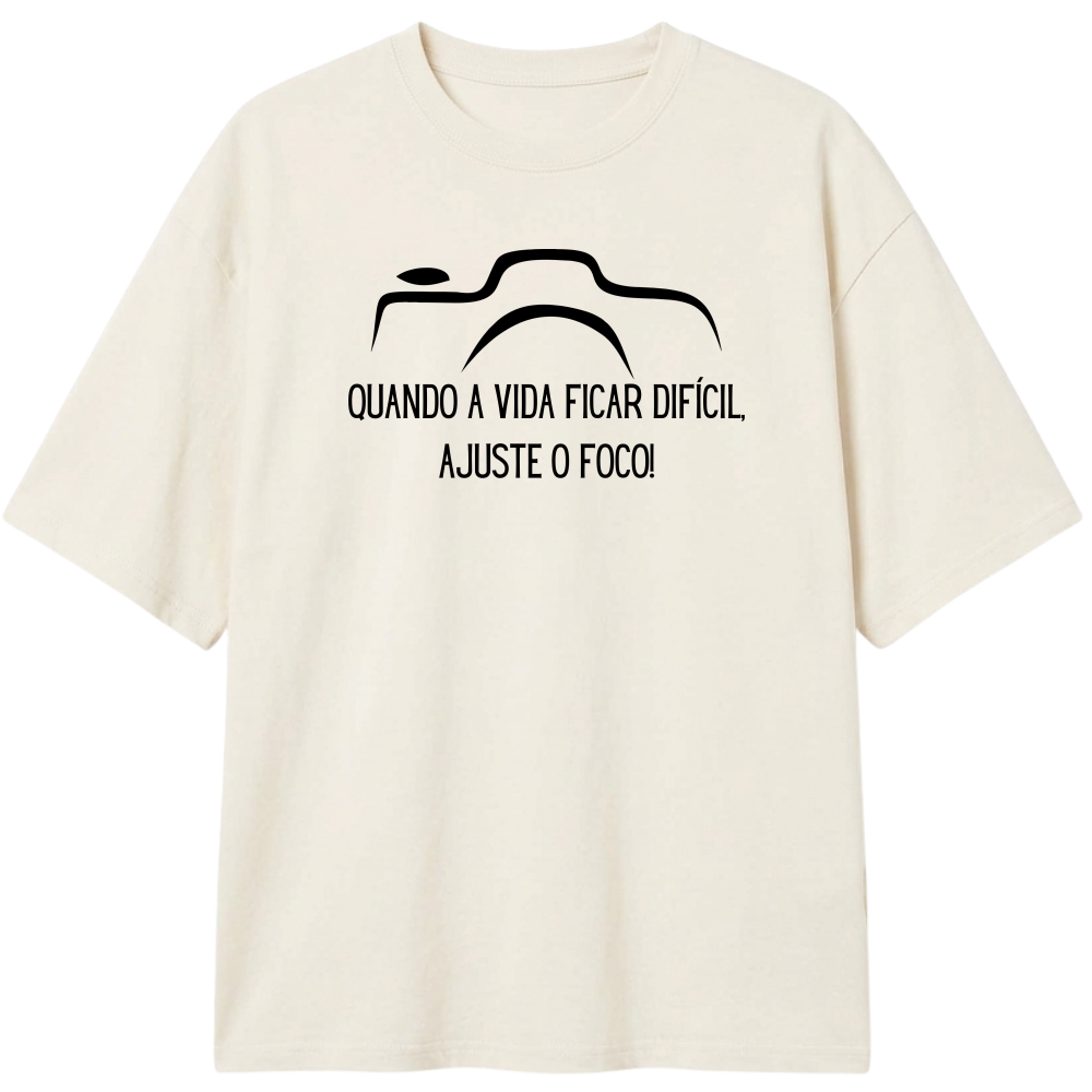 "Ajuste o foco! - Oversized Branca/Off-white" Camiseta Oversized Classic