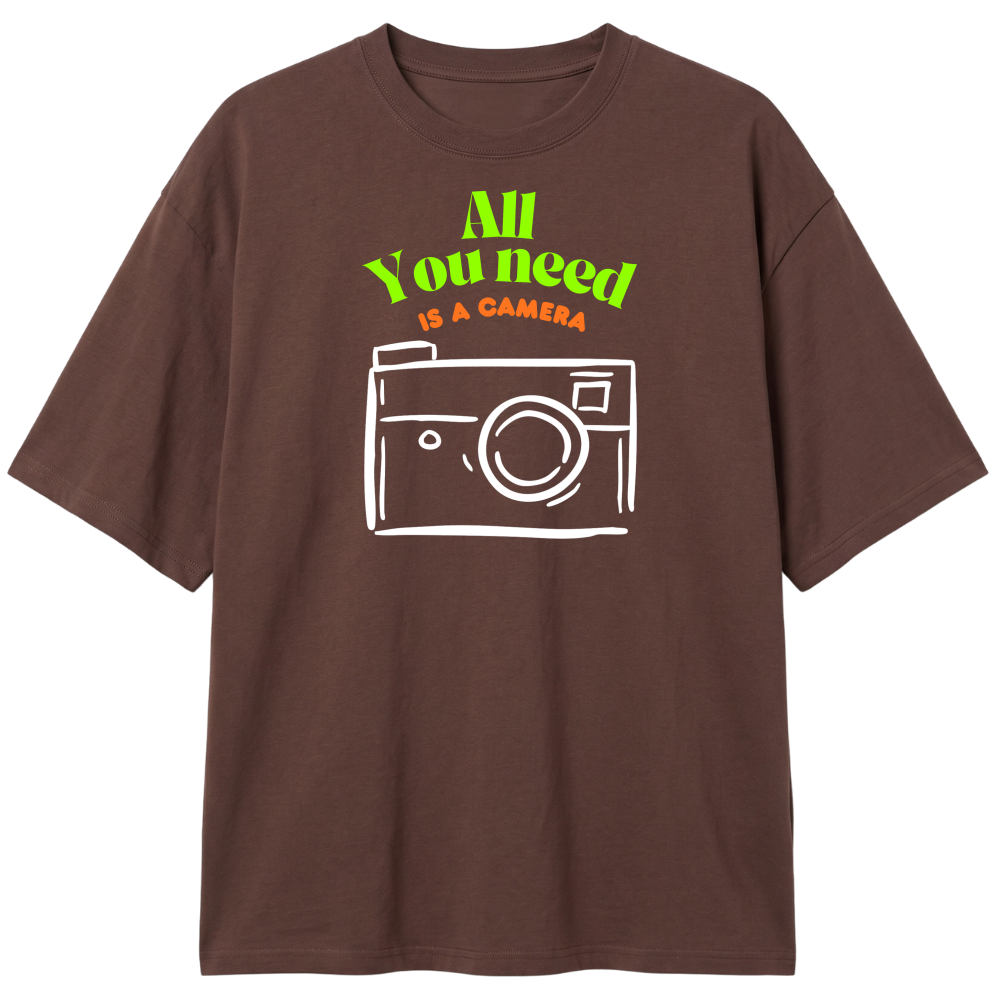 "All you need is a camera - Oversized Preta/Chocolate" Camiseta Oversized Classic
