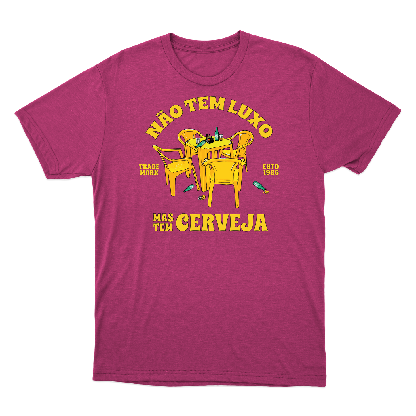 "Não tem luxo mas tem cerveja" Camiseta Básica Unissex