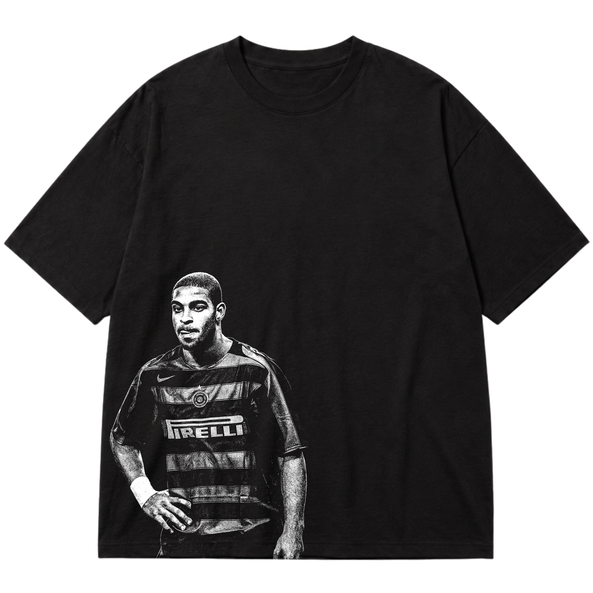 "Ícone dos gramados, eternizado no streetwear." Oversized Premium 96% algodão 4% Elastano