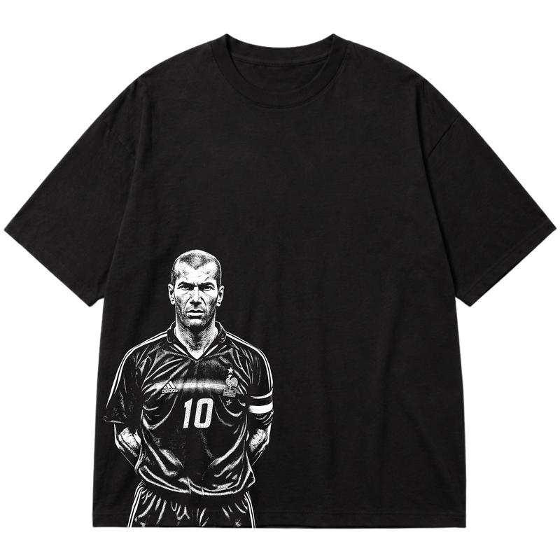 "Ícone dos gramados, eternizado no streetwear." Oversized Premium 96% algodão 4% Elastano