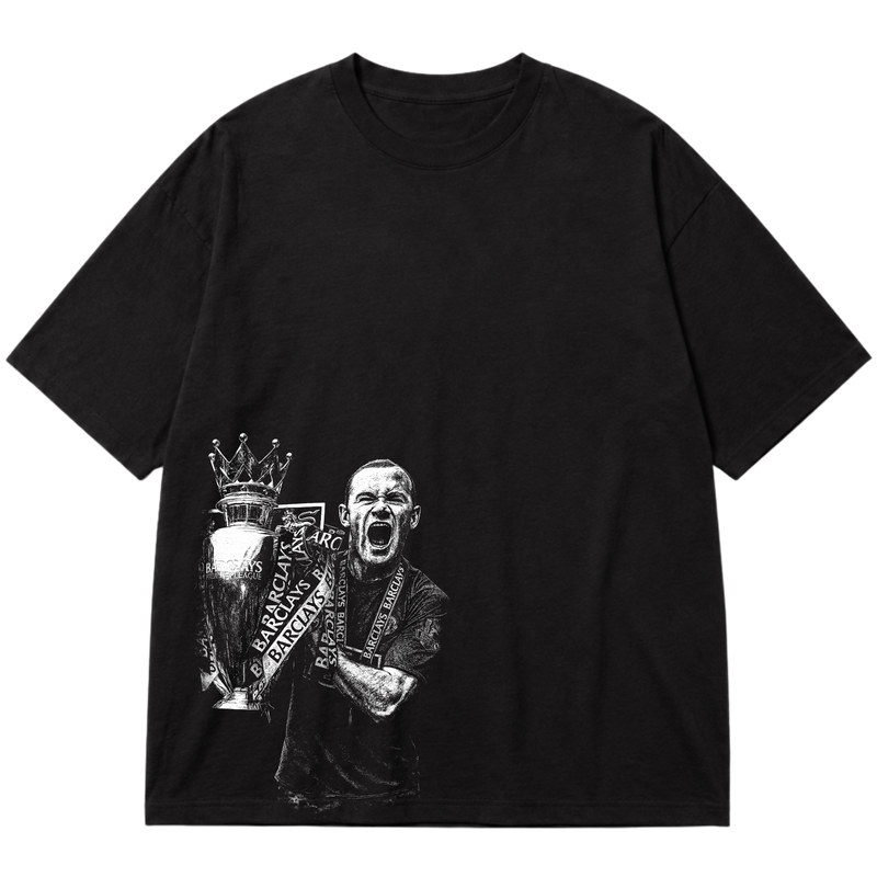 "Ícone dos gramados, eternizado no streetwear." Oversized Premium 96% algodão 4% Elastano
