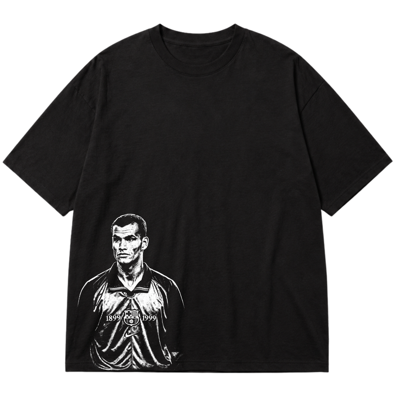 "Ícone dos gramados, eternizado no streetwear." Oversized Premium 96% algodão 4% Elastano