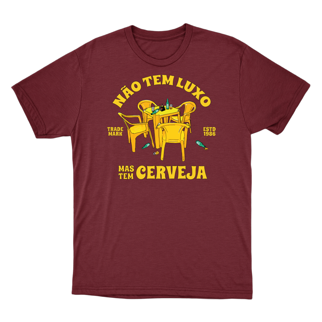 "Não tem luxo mas tem cerveja" Camiseta Básica Unissex