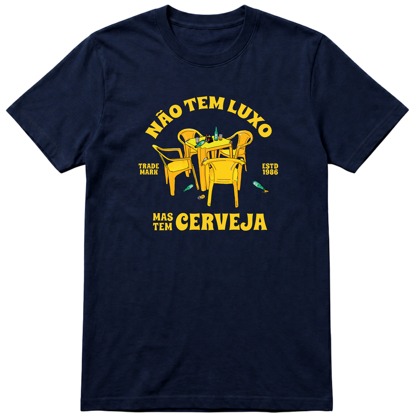 "Não tem luxo mas tem cerveja" Camiseta Básica Unissex