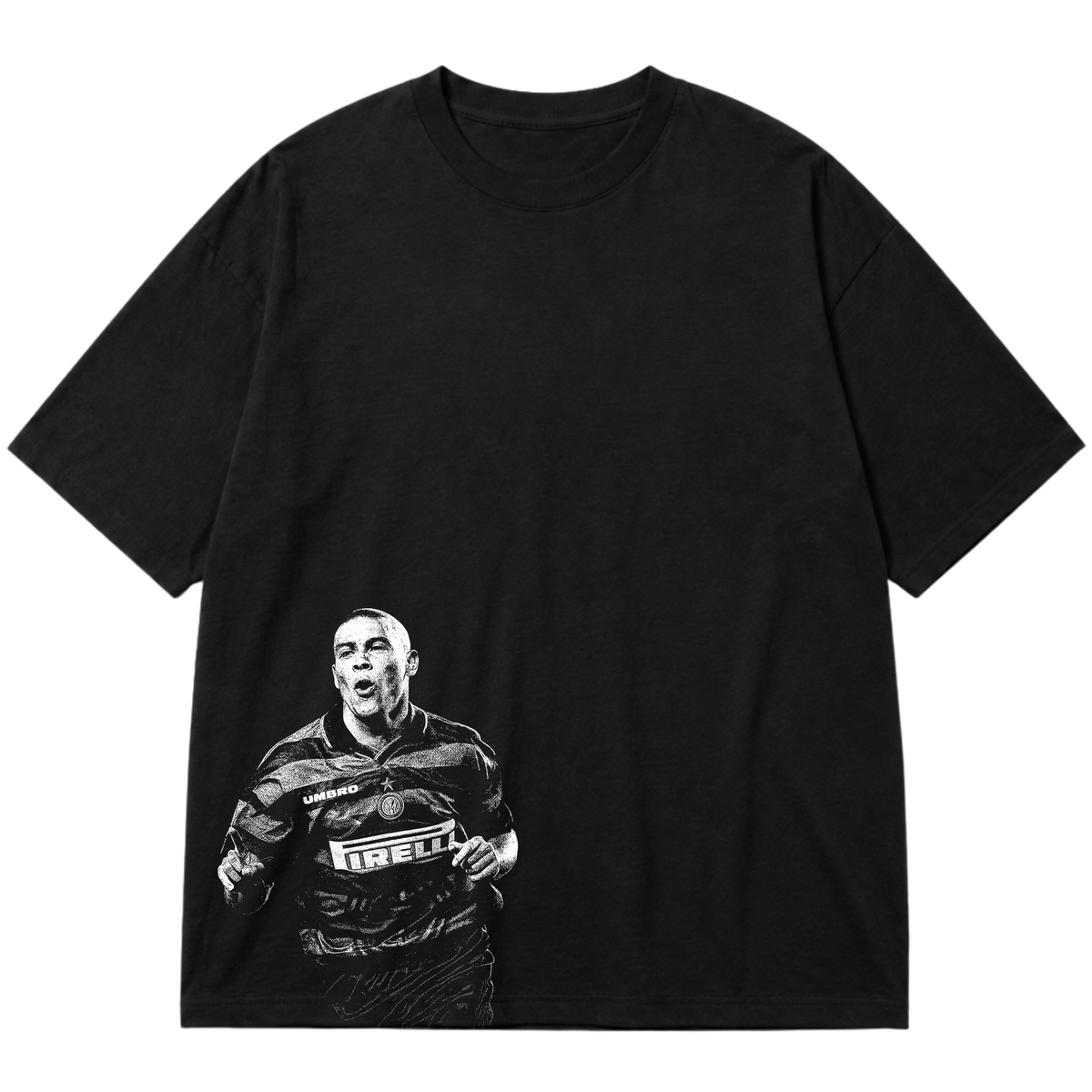 "Ícone dos gramados, eternizado no streetwear." Oversized Premium 96% algodão 4% Elastano