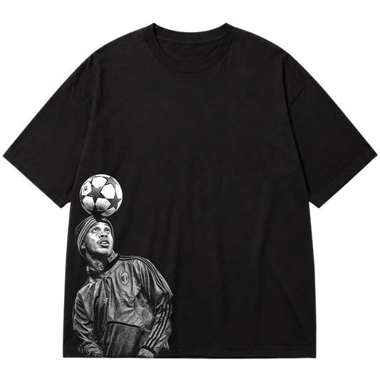 "Ícone dos gramados, eternizado no streetwear." Oversized Premium 96% algodão 4% Elastano