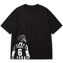 "Ícone dos gramados, eternizado no streetwear." Oversized Premium 96% algodão 4% Elastano
