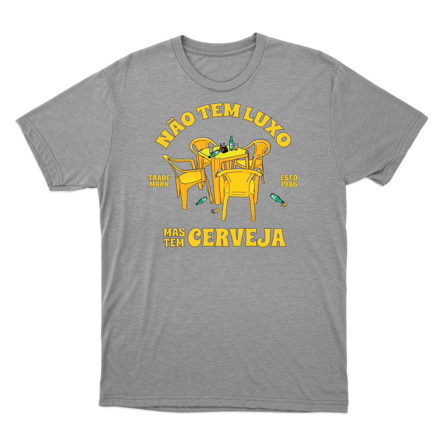"Não tem luxo mas tem cerveja" Camiseta Básica Unissex