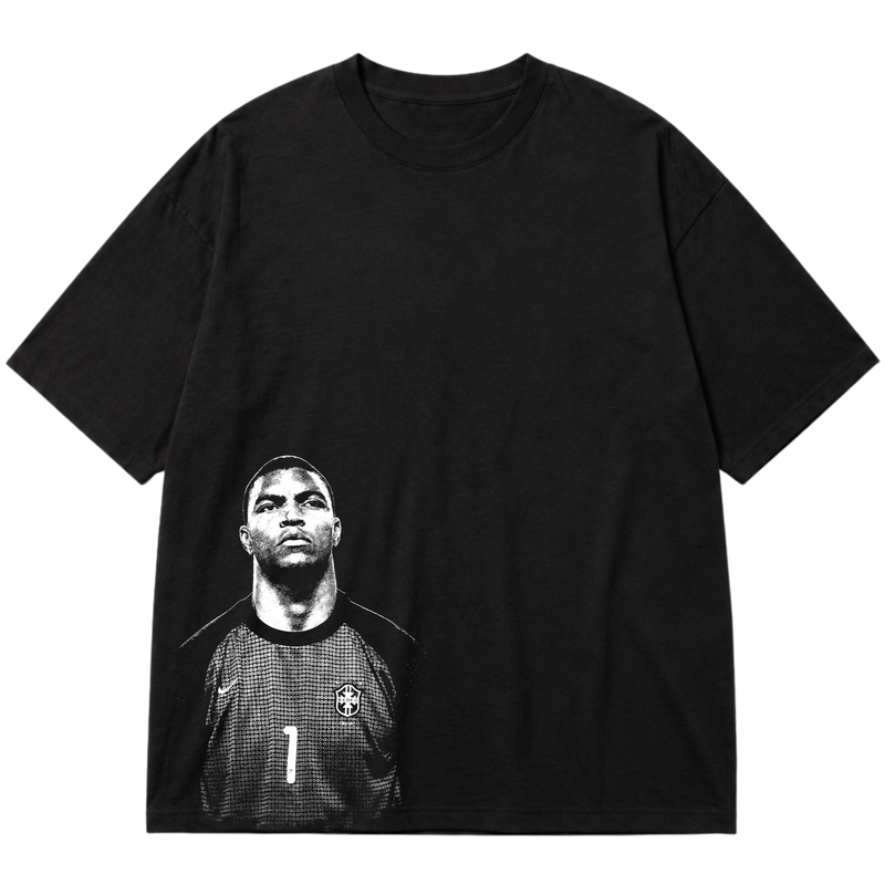 "Ícone dos gramados, eternizado no streetwear." Oversized Premium 96% algodão 4% Elastano
