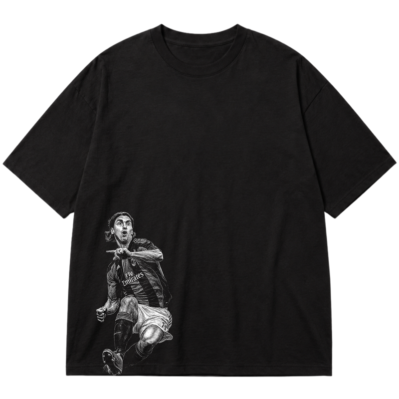 "Ícone dos gramados, eternizado no streetwear." Oversized Premium 96% algodão 4% Elastano
