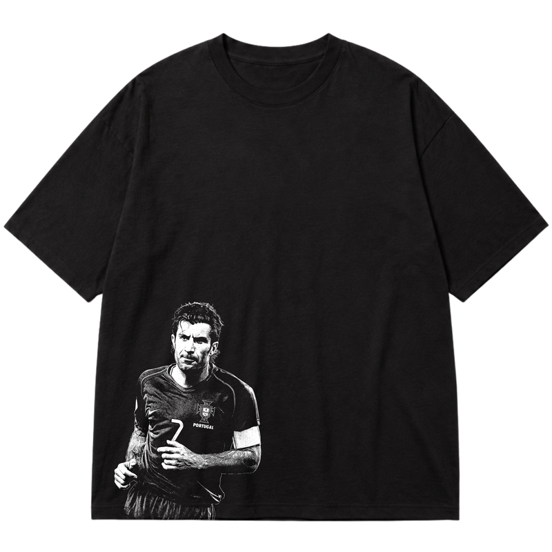 "Ícone dos gramados, eternizado no streetwear." Oversized Premium 96% algodão 4% Elastano