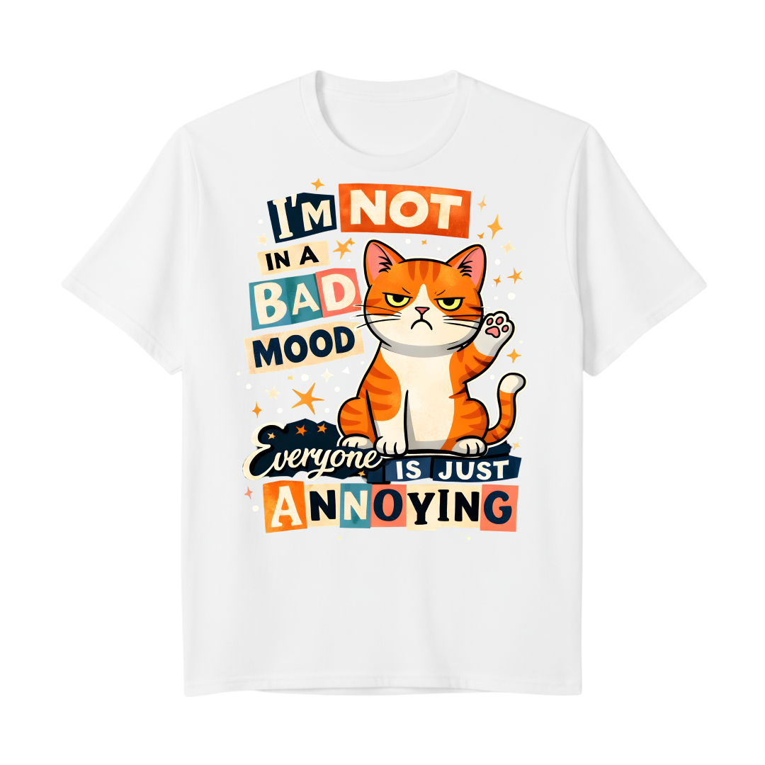 "Camiseta Regular "Im not in a bad mood"" Camiseta Premium Unissex Bunker Studios