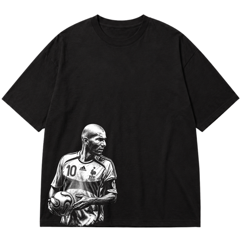 "Ícone dos gramados, eternizado no streetwear." Oversized Premium 96% algodão 4% Elastano