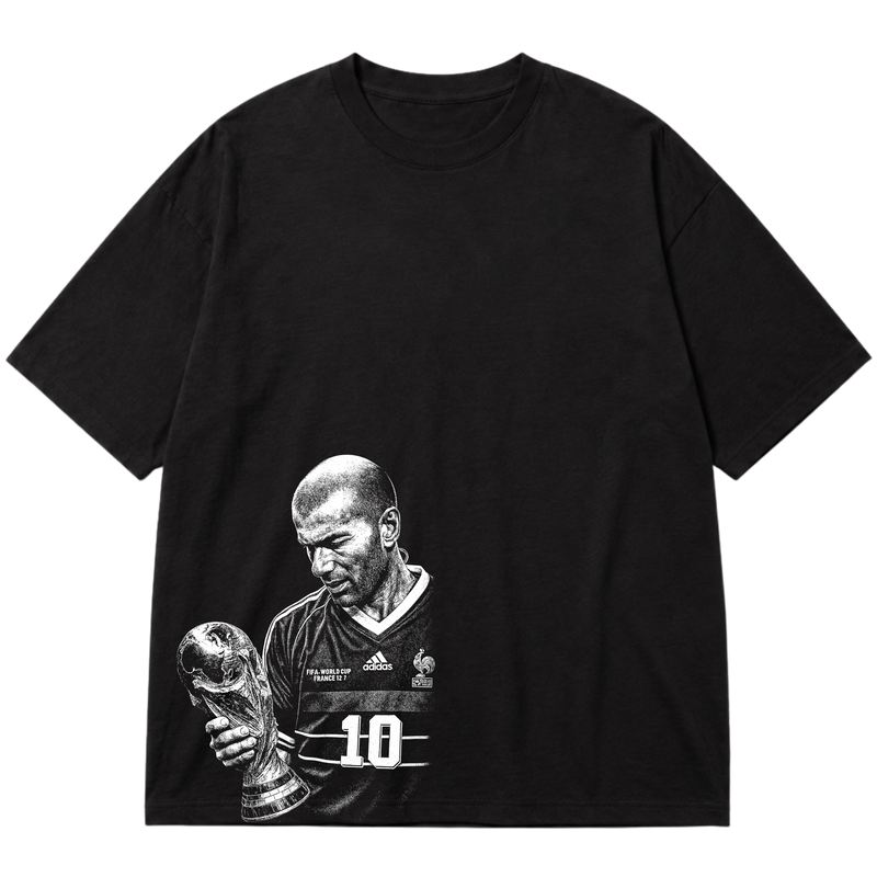 "Ícone dos gramados, eternizado no streetwear." Oversized Premium 96% algodão 4% Elastano