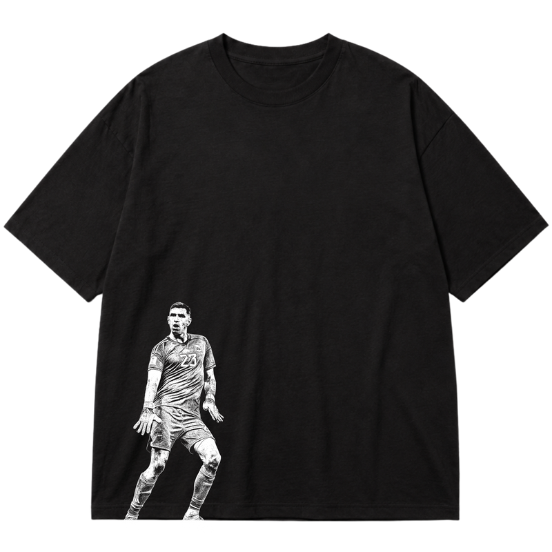 "Ícone dos gramados, eternizado no streetwear." Oversized Premium 96% algodão 4% Elastano