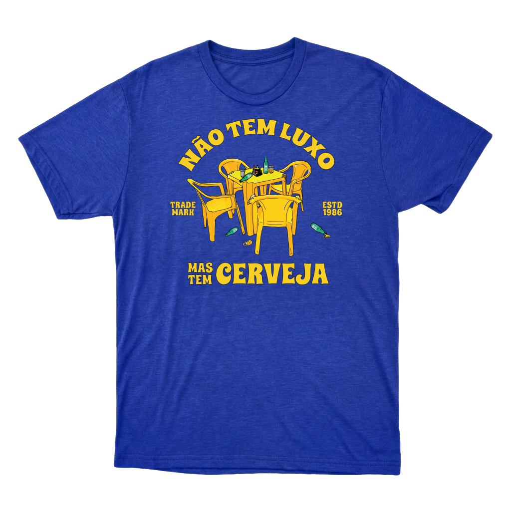 "Não tem luxo mas tem cerveja" Camiseta Básica Unissex