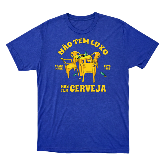 "Não tem luxo mas tem cerveja" Camiseta Básica Unissex