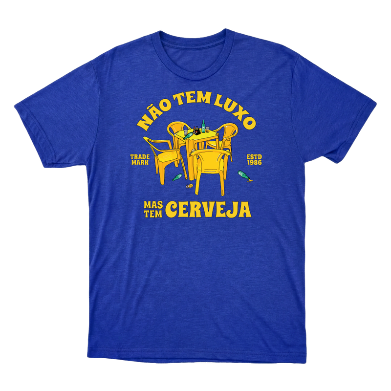 "Não tem luxo mas tem cerveja" Camiseta Básica Unissex