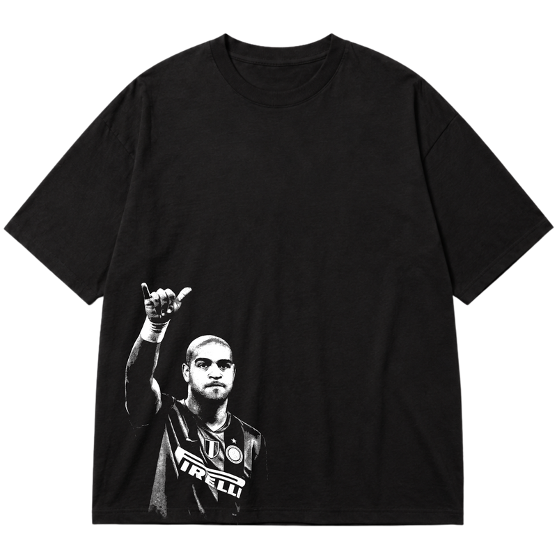 "Ícone dos gramados, eternizado no streetwear." Oversized Premium 96% algodão 4% Elastano