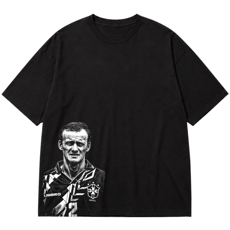 "Ícone dos gramados, eternizado no streetwear." Oversized Premium 96% algodão 4% Elastano