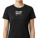 Camiseta com estampa frontal de texto "Founder Mind" em destaque, acompanhado de frases menores explicativas e três pequenos círculos coloridos abaixo.