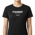 Camiseta com estampa frontal de texto "FOUNDER" em destaque, acompanhado de frases menores "WORKING 24/7 FOR A DREAM" e "justshipit" abaixo.