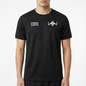 Camiseta com estampa frontal de um emblema oval contendo um animal com asas e a palavra "COTE", e estampa traseira de faca, arranhões e "Operações Especiais".