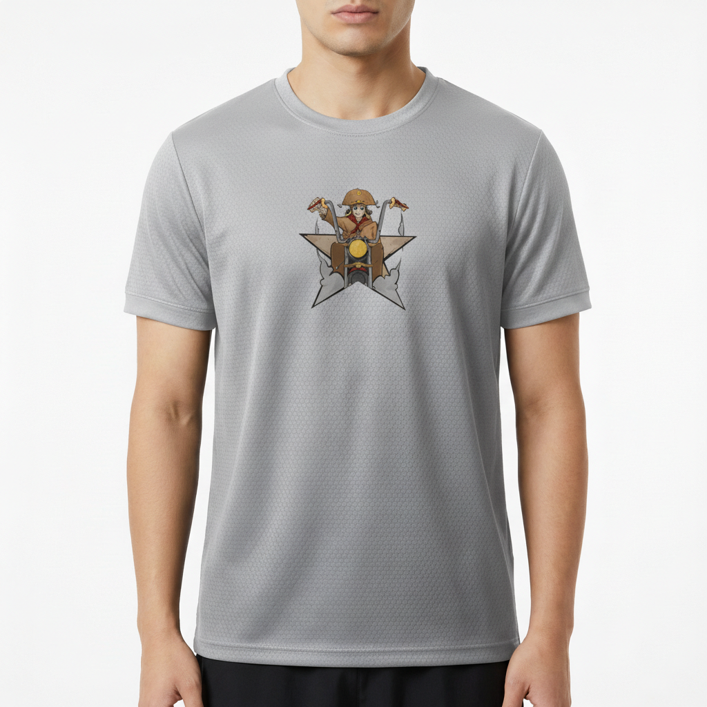 Camiseta com estampa frontal de um cachorro vestido como motociclista segurando guidões, emergindo de uma estrela de cinco pontas com design gráfico detalhado.