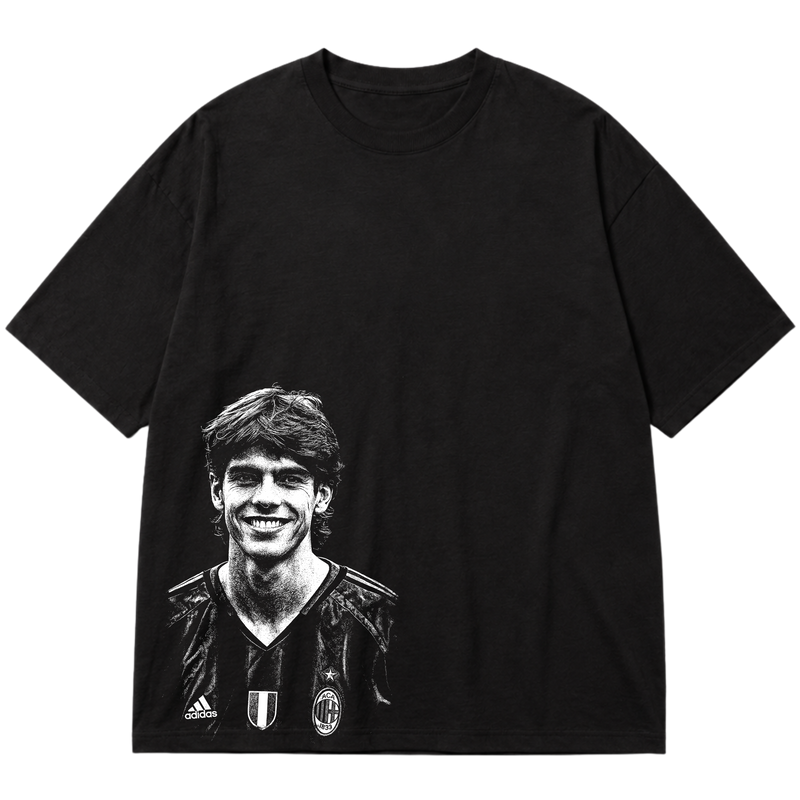 "Ícone dos gramados, eternizado no streetwear." Oversized Premium 96% algodão 4% Elastano