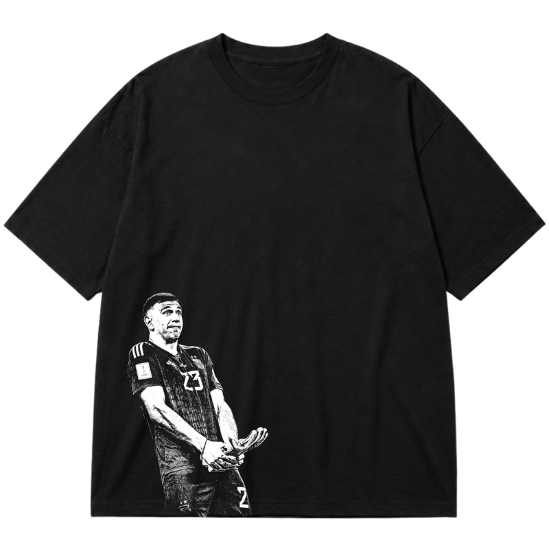 "Ícone dos gramados, eternizado no streetwear." Oversized Premium 96% algodão 4% Elastano