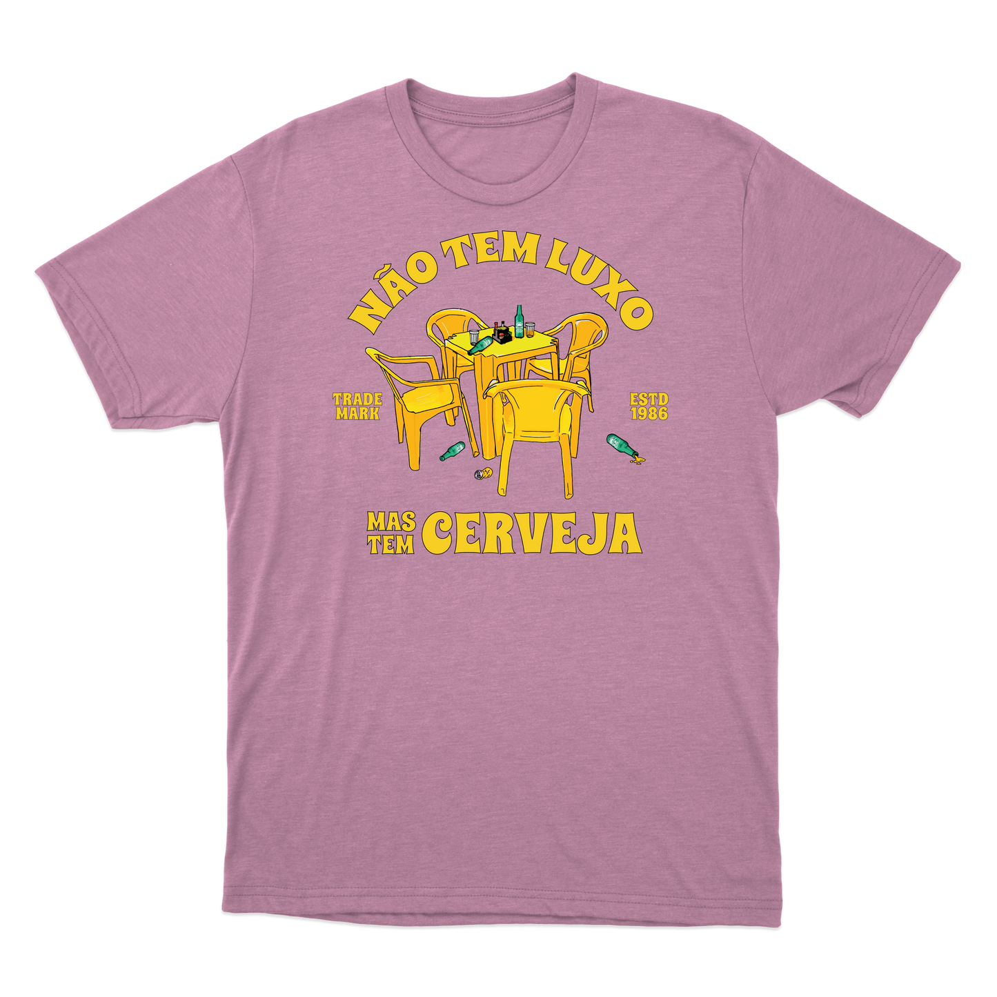 "Não tem luxo mas tem cerveja" Camiseta Básica Unissex