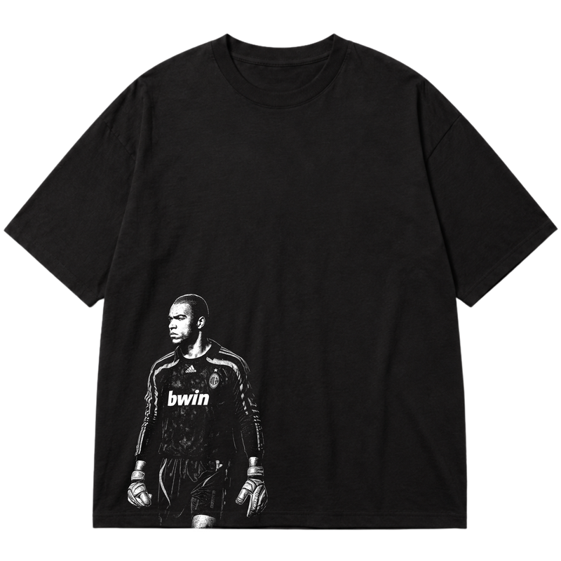 "Ícone dos gramados, eternizado no streetwear." Oversized Premium 96% algodão 4% Elastano
