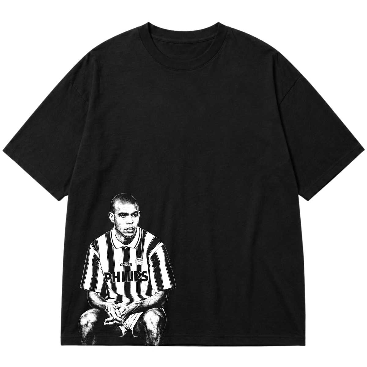 "Ícone dos gramados, eternizado no streetwear." Oversized Premium 96% algodão 4% Elastano