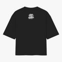 Camiseta com estampa frontal de texto 'Still Be Blessed' acompanhado de um halo, e estampa traseira de texto estilizado 'God is Good'.