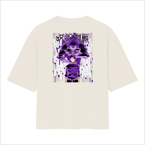 Camiseta com estampa frontal de duas cabeças de veados adornadas com flores, e estampa traseira de dois personagens sobre um fundo de kanjis e papéis.