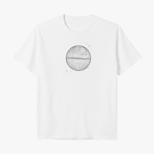 Camiseta com estampa frontal de uma esfera detalhada, semelhante a uma estação espacial, cercada por pequenas estrelas dispersas ao redor.