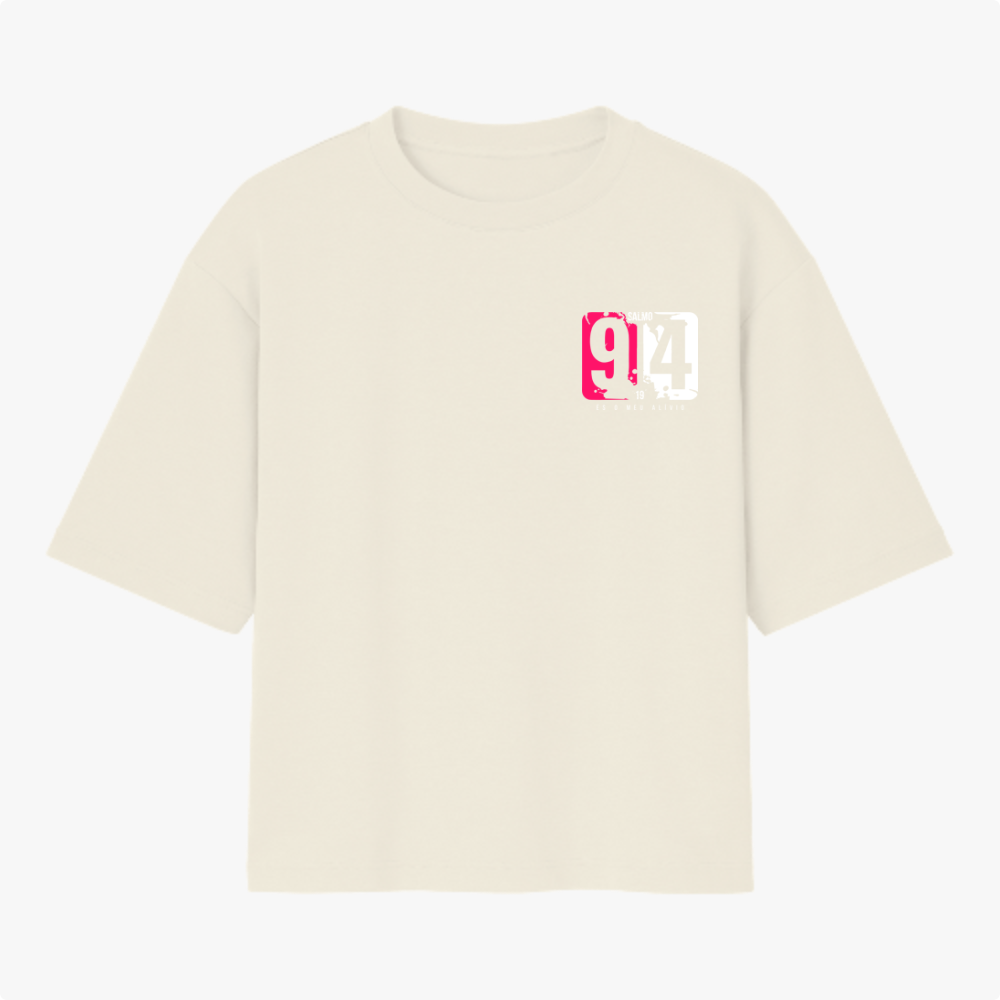 Camiseta com estampa frontal de números grandes e texto "Salmo 91:4" e estampa traseira semelhante, destacando os números e a mesma frase.