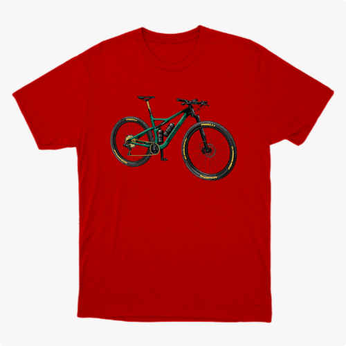 Camiseta com estampa frontal de bicicleta detalhada com componentes realistas, destacando quadro robusto e rodas com inscrições estilizadas nos pneus.