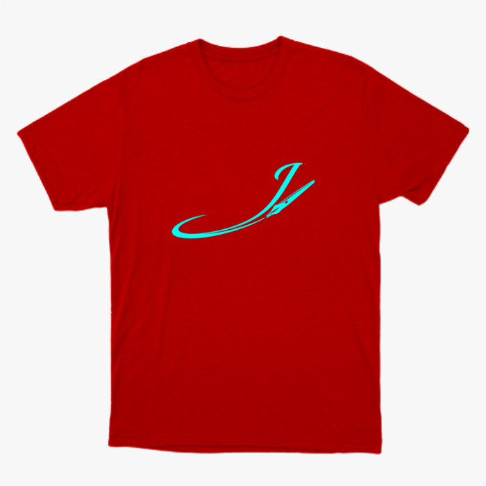 Camiseta com estampa frontal de letra cursiva estilizada acompanhada de pena afiada, formando um design fluido e elegante que se destaca visualmente.